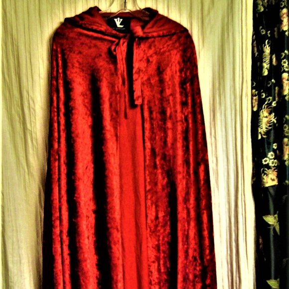 LONG RED HOODED VELOUR CAPE 14-16 - Picture 1 of 4